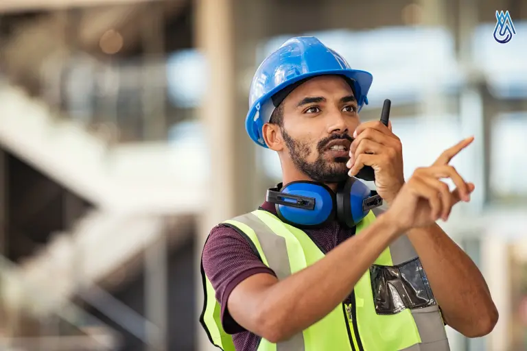 Giải pháp bộ đàm hiện đại cho khu công nghiệp, nhà máy 3 Bộ đàm Analog là loại truyền thống, hoạt động dựa trên tín hiệu tần số vô tuyến (RF).