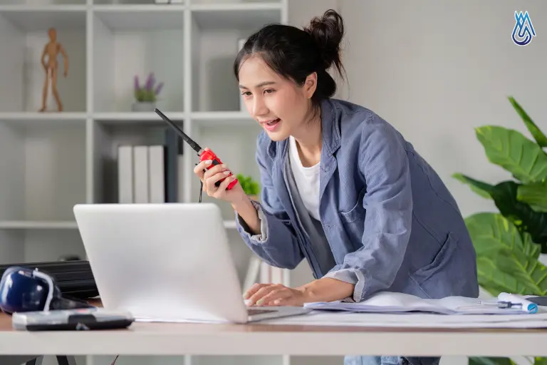 Giải pháp bộ đàm cho sự kiện: Nâng cao khả năng điều phối và an ninh 1 Liên lạc ngay lập tức chỉ bằng một nút bấm mà không cần thao tác tìm số hay chờ kết nối như điện thoại di động.