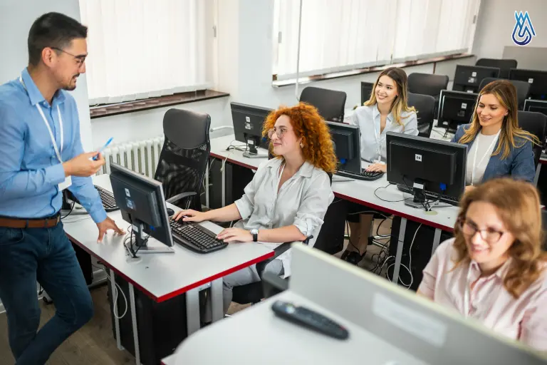Giải pháp bộ đàm cho sự kiện: Nâng cao khả năng điều phối và an ninh 6 Hướng dẫn đội ngũ cách sử dụng bộ đàm đúng cách để đảm bảo mọi thành viên đều có thể vận hành thiết bị hiệu quả.