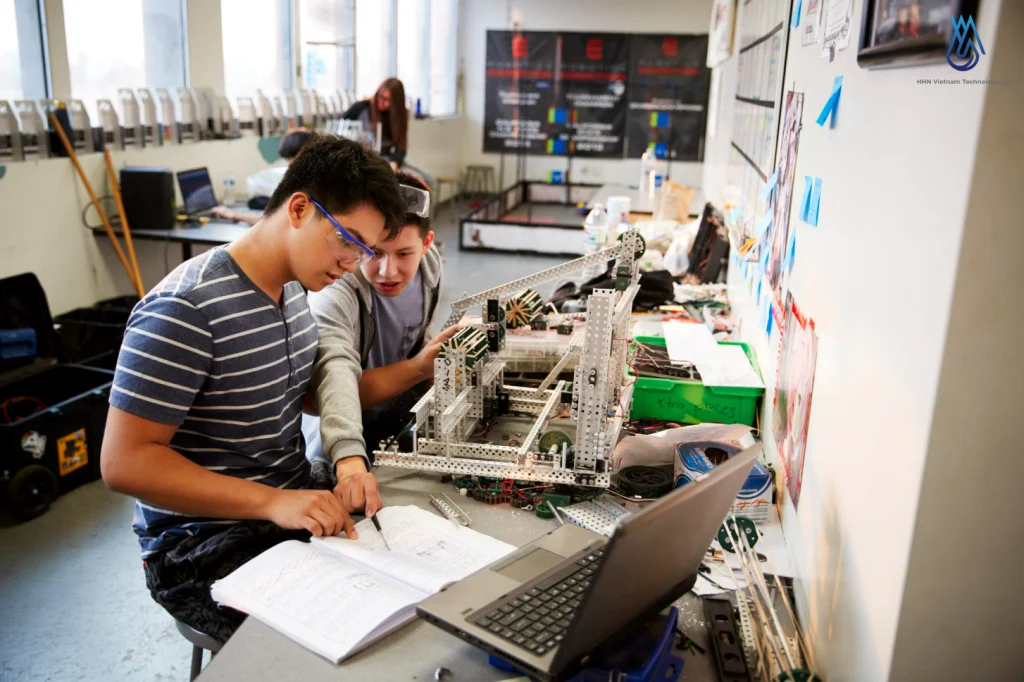 STEM Lab Là Gì? Vai Trò Của Phòng STEM Lab Trong Giáo Dục Hiện Đại 2026 7 Phòng Makerspace chú trọng vào khoa học và kỹ thuật